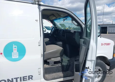 2017 Chevrolet Express 2500 Work Van z USA, uszkodzony, nr VIN 1GCWGAFF7H1118835